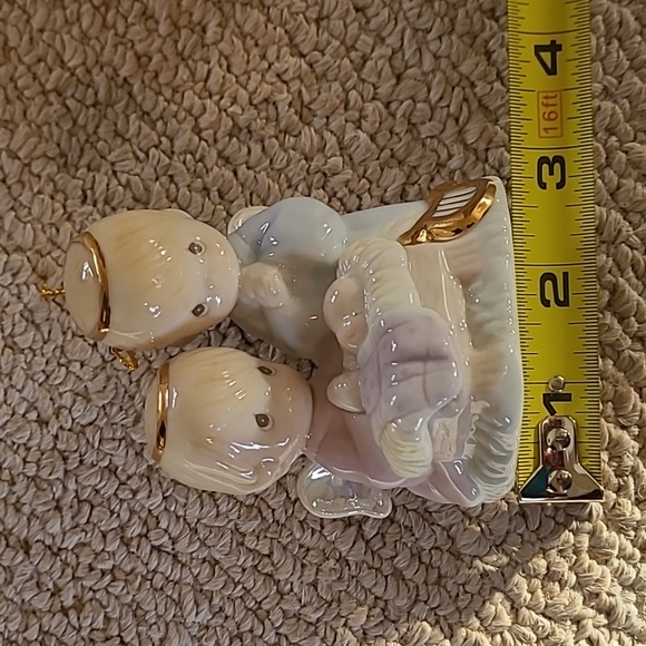 Precious Moments Christmas ornament - Picture 9 of 10